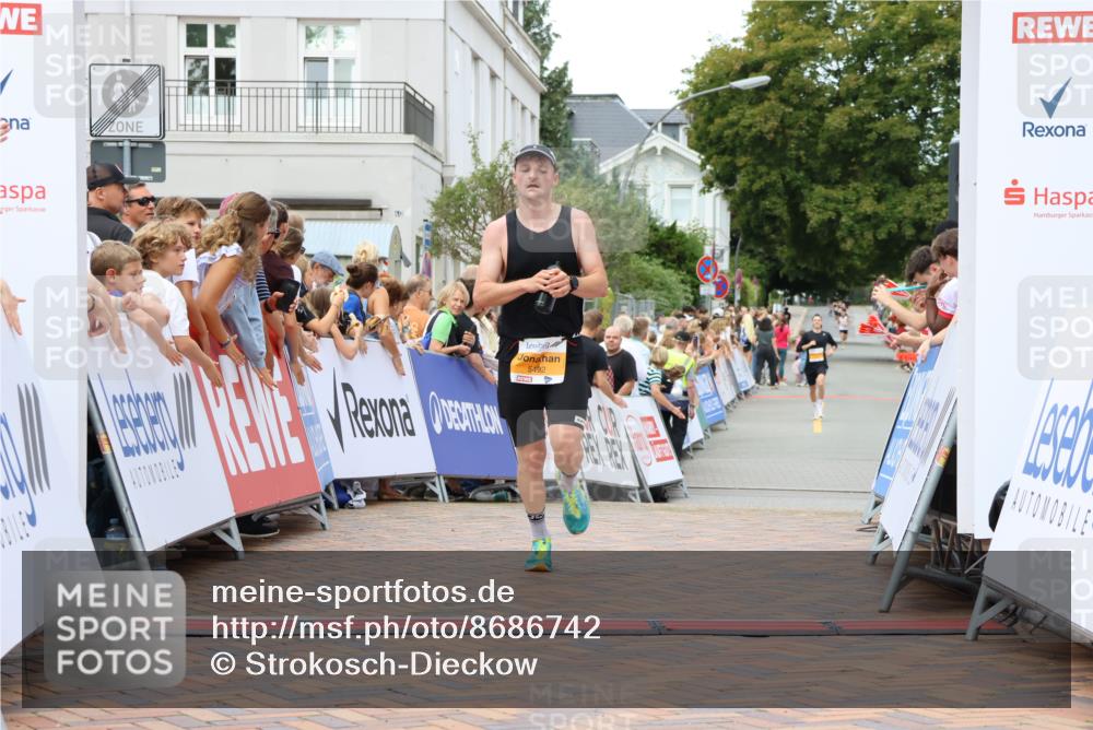 31.08.2025 - 21. Blankeneser Heldenlauf Strokosch-Dieckow http://msf.ph/oto/8686742 31.08.2025 11:59:15 Ziel 5492, 4254, 4298 meine-sportfotos.de