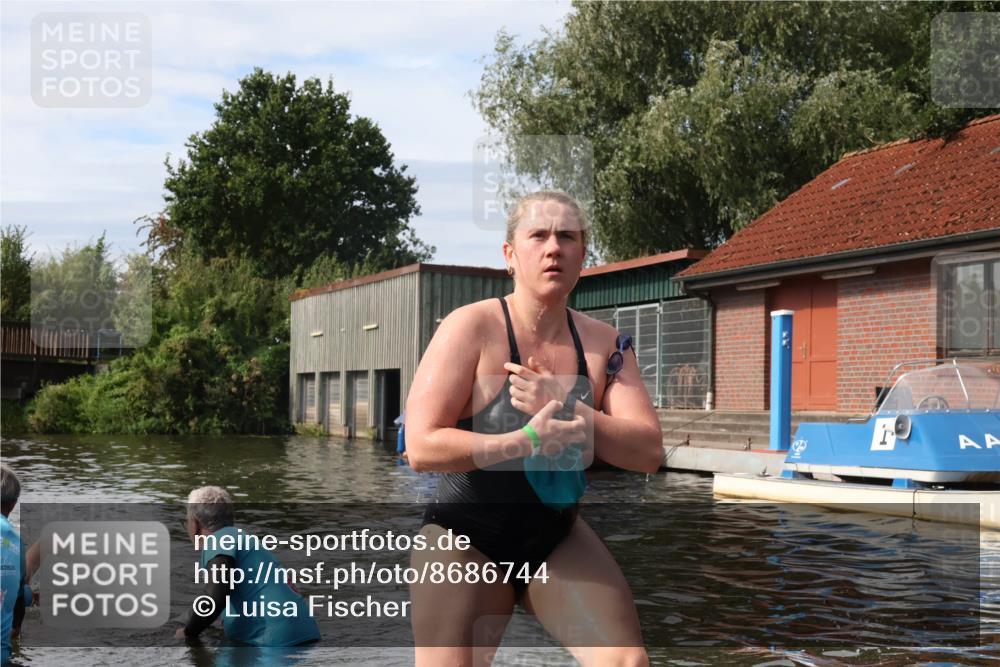 31.08.2025 - Elbe Triathlon Hamburg Luisa Fischer http://msf.ph/oto/8686744 31.08.2025 10:48:47 Schwimmen 1564, 1608 meine-sportfotos.de