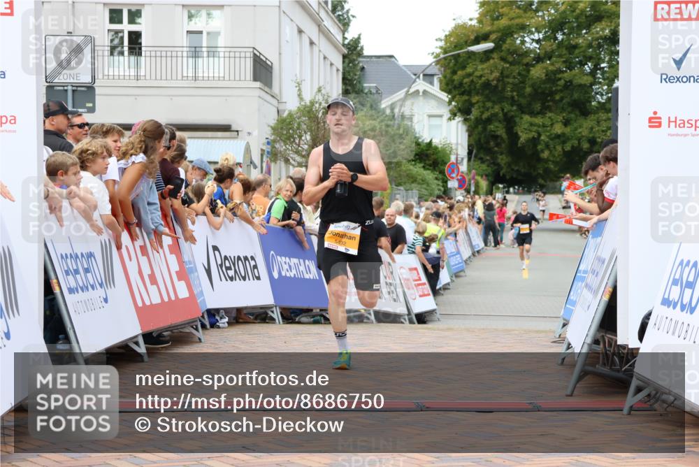 31.08.2025 - 21. Blankeneser Heldenlauf Strokosch-Dieckow http://msf.ph/oto/8686750 31.08.2025 11:59:15 Ziel 5492, 4254, 4298 meine-sportfotos.de