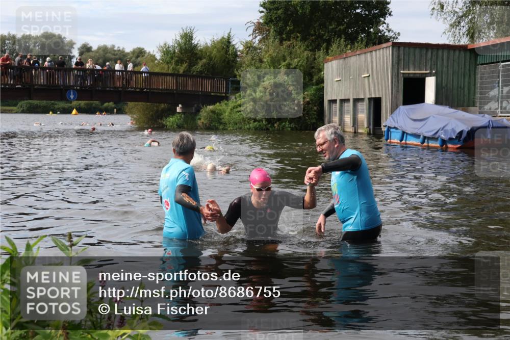 31.08.2025 - Elbe Triathlon Hamburg Luisa Fischer http://msf.ph/oto/8686755 31.08.2025 10:49:26 Schwimmen 1594 meine-sportfotos.de