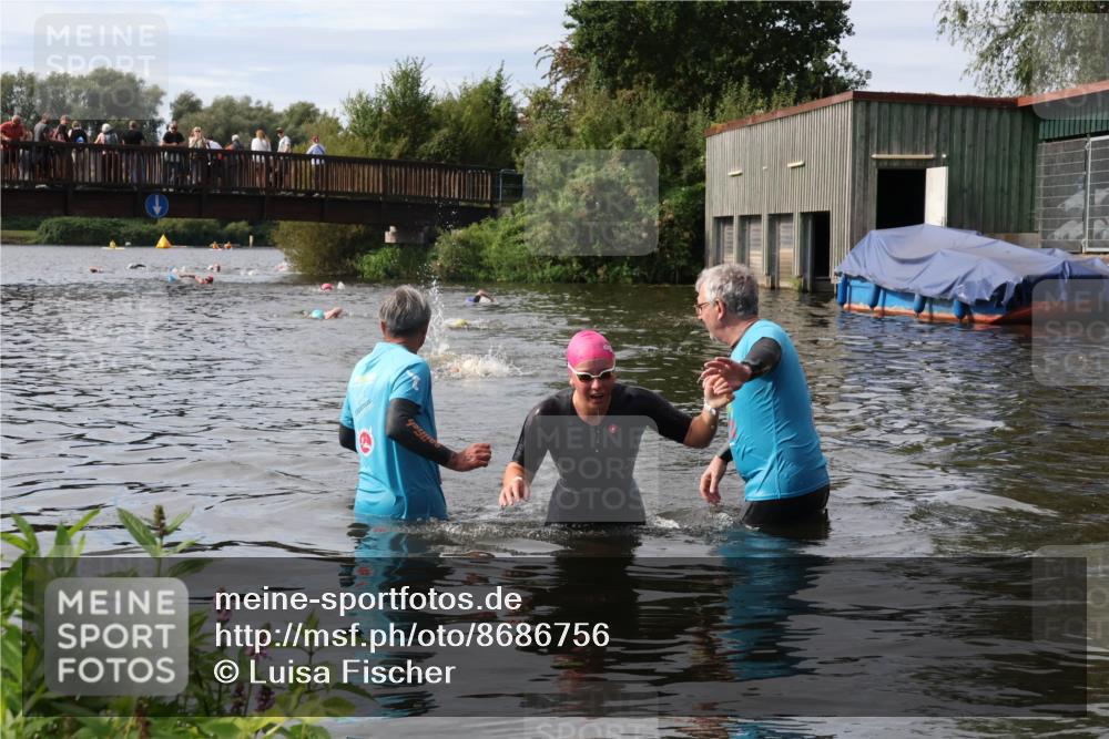 31.08.2025 - Elbe Triathlon Hamburg Luisa Fischer http://msf.ph/oto/8686756 31.08.2025 10:49:26 Schwimmen 1594 meine-sportfotos.de