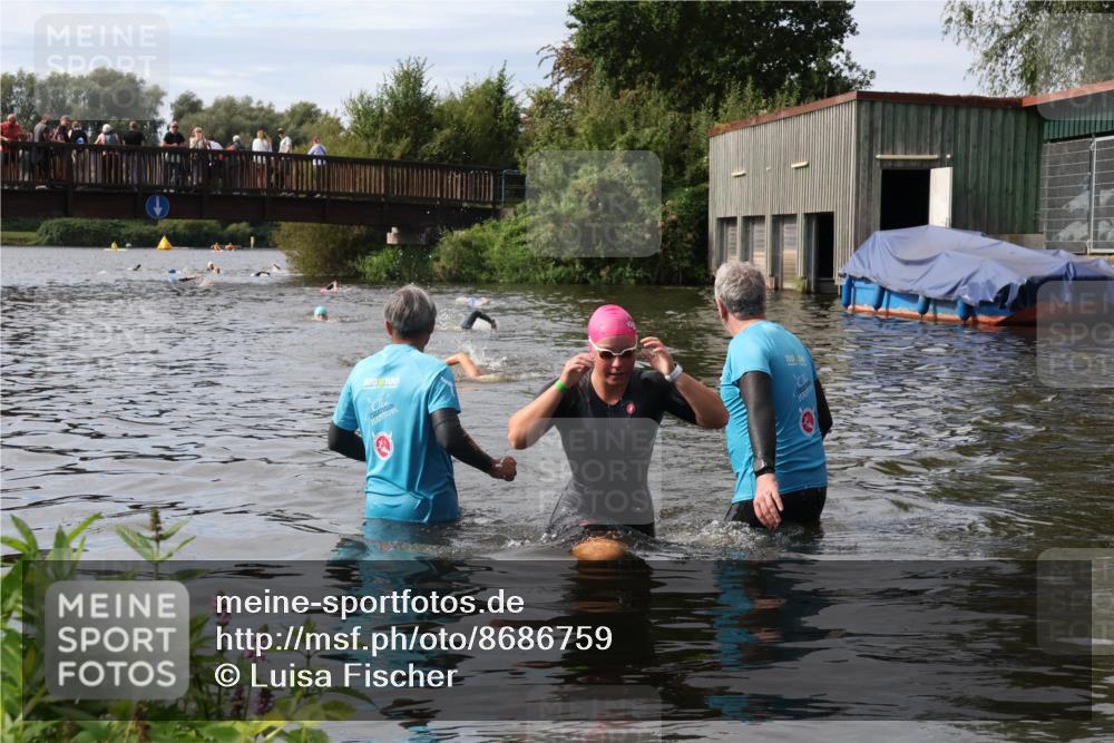 31.08.2025 - Elbe Triathlon Hamburg Luisa Fischer http://msf.ph/oto/8686759 31.08.2025 10:49:26 Schwimmen 1594 meine-sportfotos.de