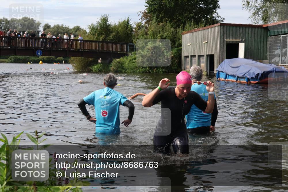 31.08.2025 - Elbe Triathlon Hamburg Luisa Fischer http://msf.ph/oto/8686763 31.08.2025 10:49:27 Schwimmen 1594 meine-sportfotos.de