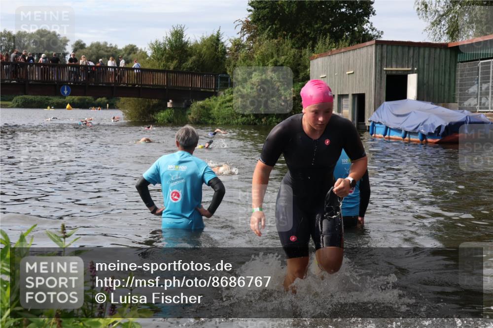 31.08.2025 - Elbe Triathlon Hamburg Luisa Fischer http://msf.ph/oto/8686767 31.08.2025 10:49:28 Schwimmen 1594 meine-sportfotos.de