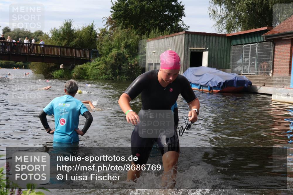 31.08.2025 - Elbe Triathlon Hamburg Luisa Fischer http://msf.ph/oto/8686769 31.08.2025 10:49:28 Schwimmen 1594 meine-sportfotos.de