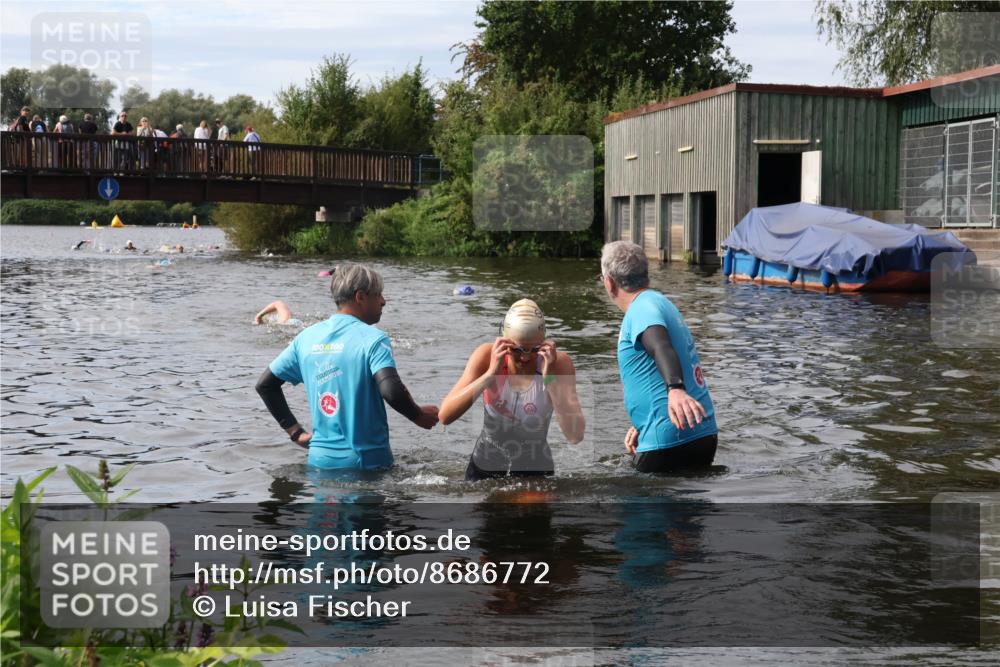 31.08.2025 - Elbe Triathlon Hamburg Luisa Fischer http://msf.ph/oto/8686772 31.08.2025 10:49:37 Schwimmen 1612 meine-sportfotos.de