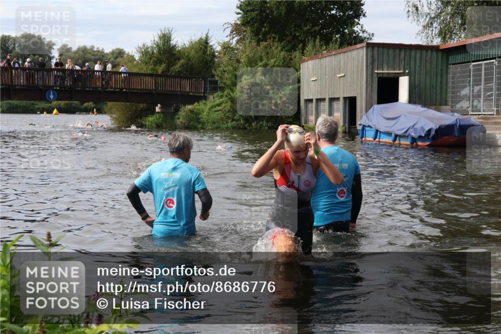 31.08.2025 - Elbe Triathlon Hamburg Luisa Fischer http://msf.ph/oto/8686776 31.08.2025 10:49:37 Schwimmen 1612 meine-sportfotos.de