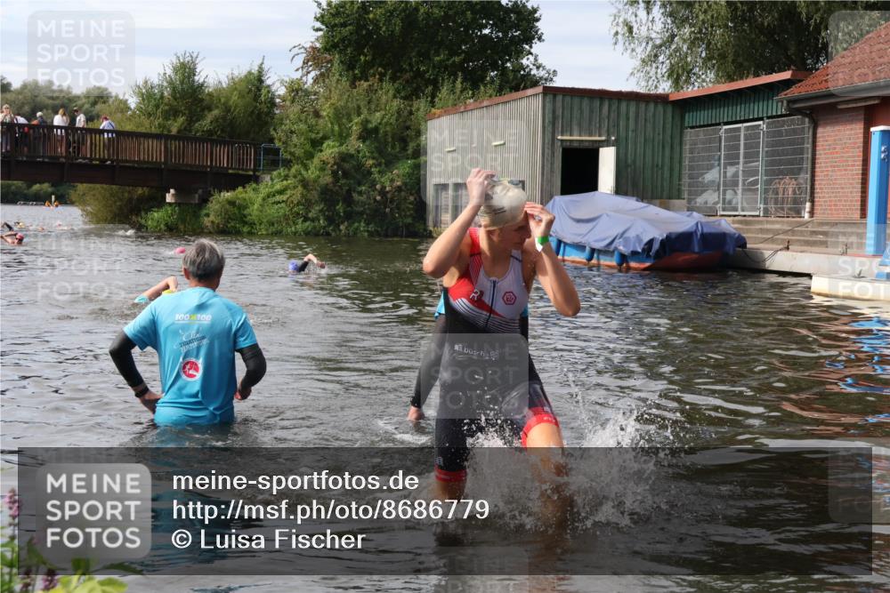 31.08.2025 - Elbe Triathlon Hamburg Luisa Fischer http://msf.ph/oto/8686779 31.08.2025 10:49:38 Schwimmen 1612 meine-sportfotos.de