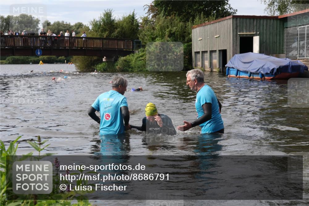 31.08.2025 - Elbe Triathlon Hamburg Luisa Fischer http://msf.ph/oto/8686791 31.08.2025 10:49:45 Schwimmen 1542, 1604 meine-sportfotos.de