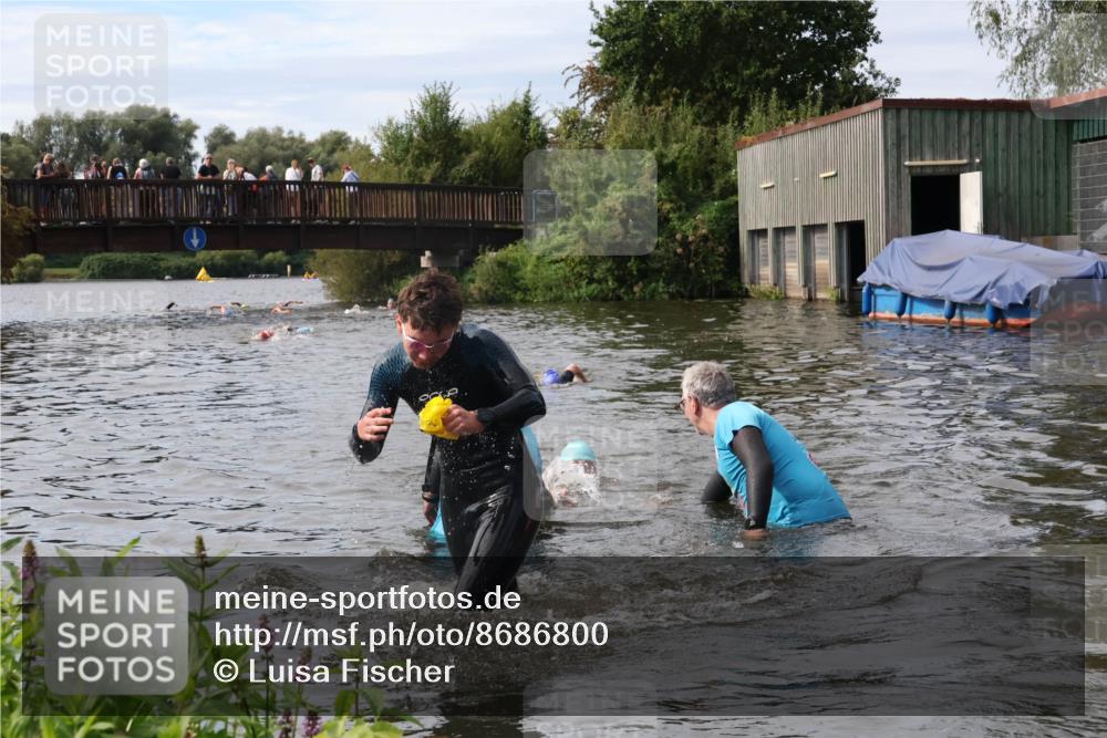 31.08.2025 - Elbe Triathlon Hamburg Luisa Fischer http://msf.ph/oto/8686800 31.08.2025 10:49:47 Schwimmen 1542, 1604 meine-sportfotos.de