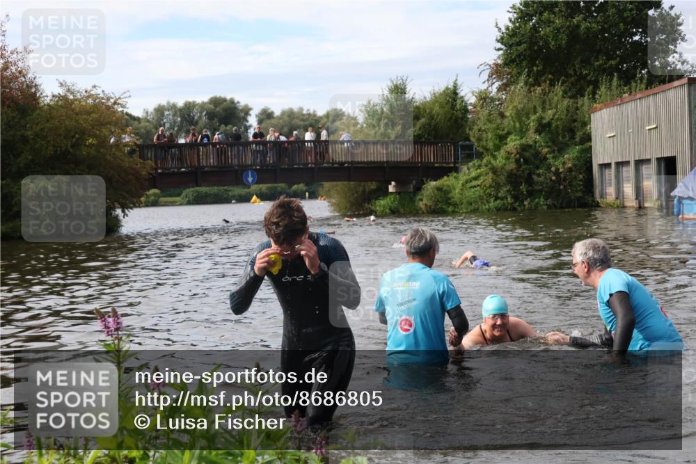 31.08.2025 - Elbe Triathlon Hamburg Luisa Fischer http://msf.ph/oto/8686805 31.08.2025 10:49:48 Schwimmen 1542, 1604 meine-sportfotos.de