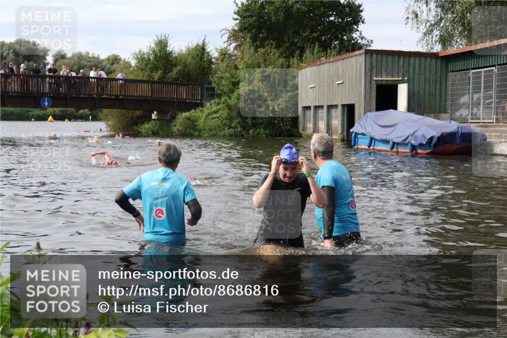31.08.2025 - Elbe Triathlon Hamburg Luisa Fischer http://msf.ph/oto/8686816 31.08.2025 10:49:59 Schwimmen 1567 meine-sportfotos.de