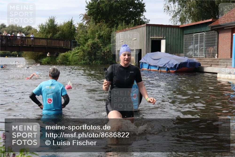 31.08.2025 - Elbe Triathlon Hamburg Luisa Fischer http://msf.ph/oto/8686822 31.08.2025 10:50:00 Schwimmen 1567 meine-sportfotos.de