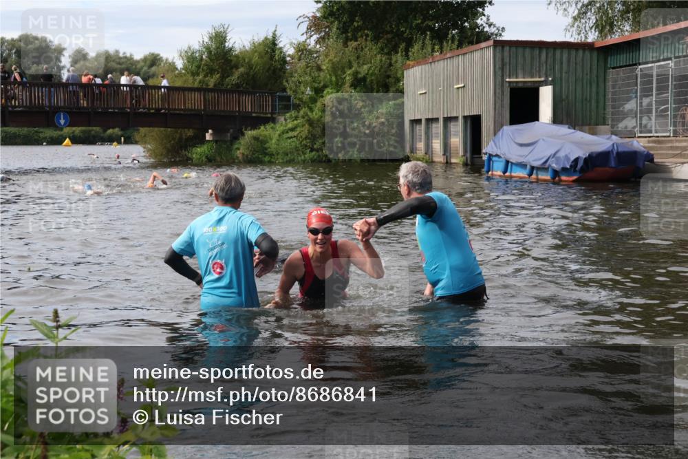 31.08.2025 - Elbe Triathlon Hamburg Luisa Fischer http://msf.ph/oto/8686841 31.08.2025 10:50:15 Schwimmen 1512, 1529, 1610 meine-sportfotos.de