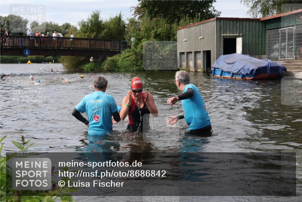 31.08.2025 - Elbe Triathlon Hamburg Luisa Fischer http://msf.ph/oto/8686842 31.08.2025 10:50:15 Schwimmen 1512, 1529, 1610 meine-sportfotos.de