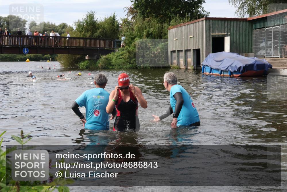 31.08.2025 - Elbe Triathlon Hamburg Luisa Fischer http://msf.ph/oto/8686843 31.08.2025 10:50:16 Schwimmen 1512, 1529 meine-sportfotos.de