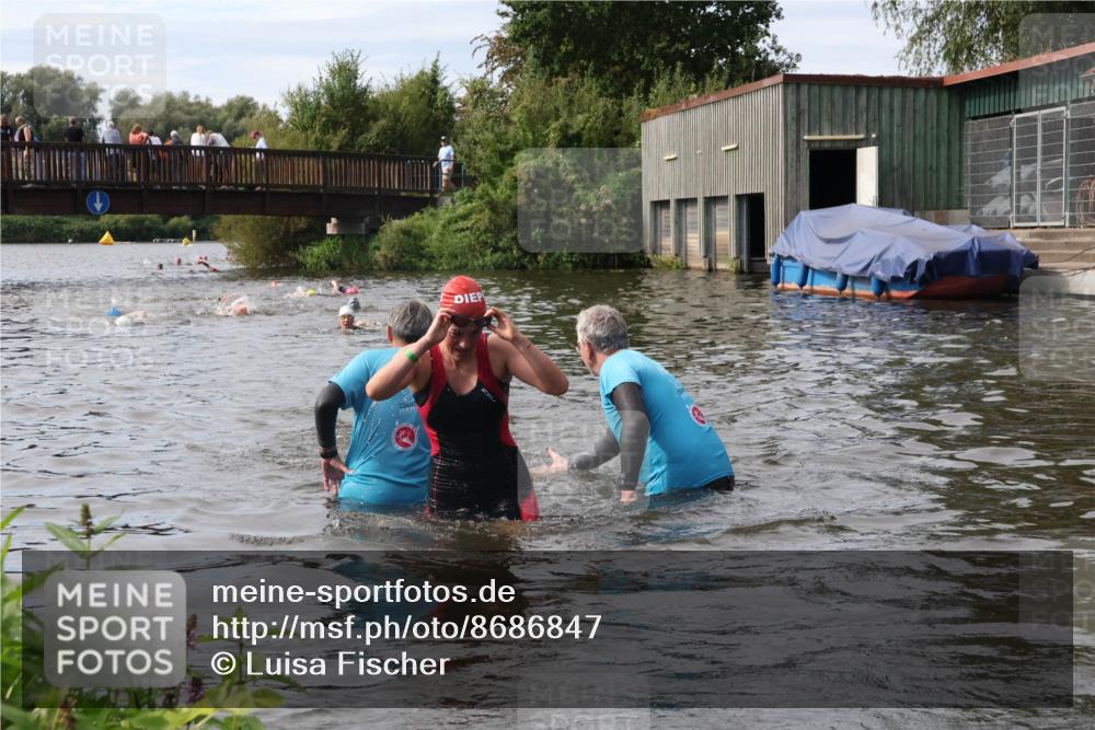 31.08.2025 - Elbe Triathlon Hamburg Luisa Fischer http://msf.ph/oto/8686847 31.08.2025 10:50:16 Schwimmen 1512, 1529 meine-sportfotos.de