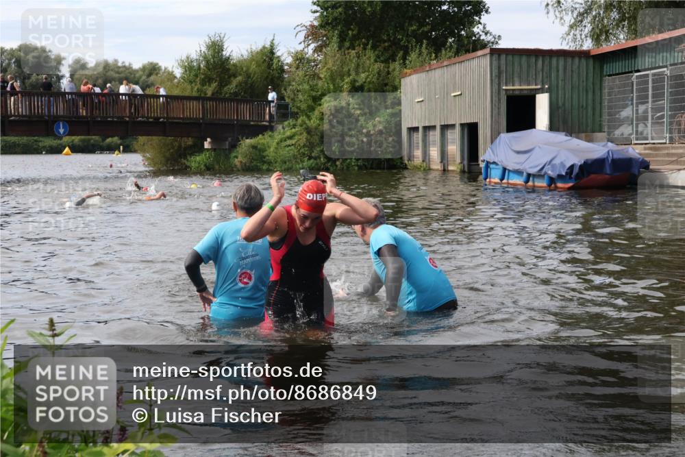 31.08.2025 - Elbe Triathlon Hamburg Luisa Fischer http://msf.ph/oto/8686849 31.08.2025 10:50:17 Schwimmen 1512, 1529 meine-sportfotos.de