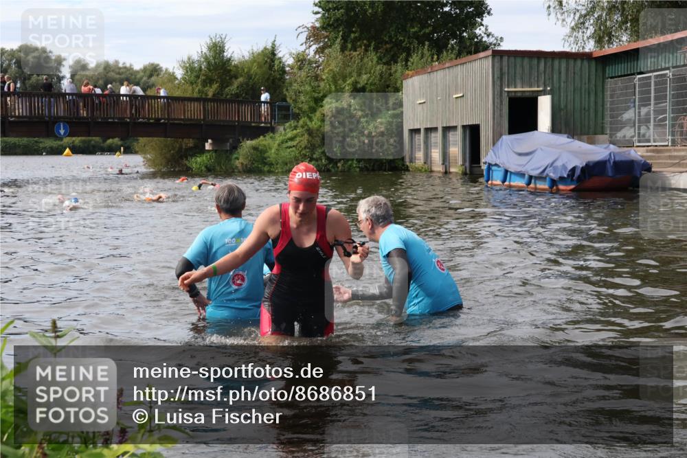 31.08.2025 - Elbe Triathlon Hamburg Luisa Fischer http://msf.ph/oto/8686851 31.08.2025 10:50:17 Schwimmen 1512, 1529 meine-sportfotos.de