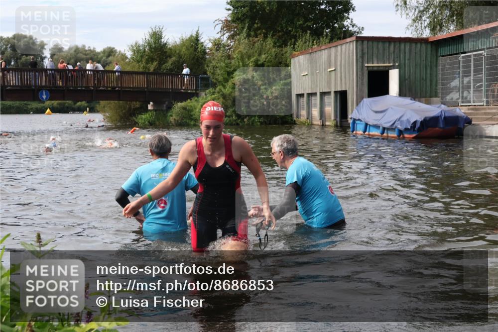 31.08.2025 - Elbe Triathlon Hamburg Luisa Fischer http://msf.ph/oto/8686853 31.08.2025 10:50:17 Schwimmen 1512, 1529 meine-sportfotos.de