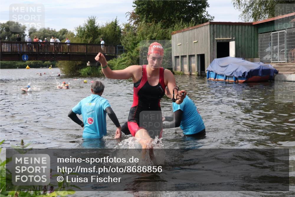 31.08.2025 - Elbe Triathlon Hamburg Luisa Fischer http://msf.ph/oto/8686856 31.08.2025 10:50:18 Schwimmen 1512, 1529 meine-sportfotos.de