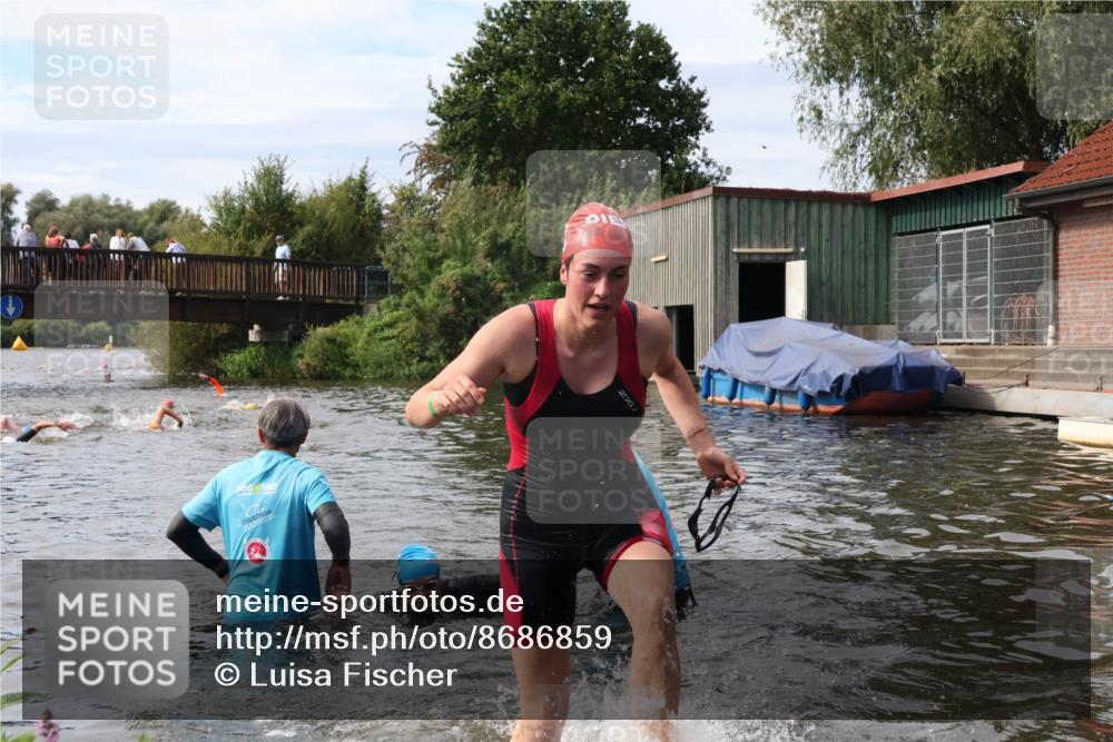 31.08.2025 - Elbe Triathlon Hamburg Luisa Fischer http://msf.ph/oto/8686859 31.08.2025 10:50:19 Schwimmen 1512, 1529 meine-sportfotos.de