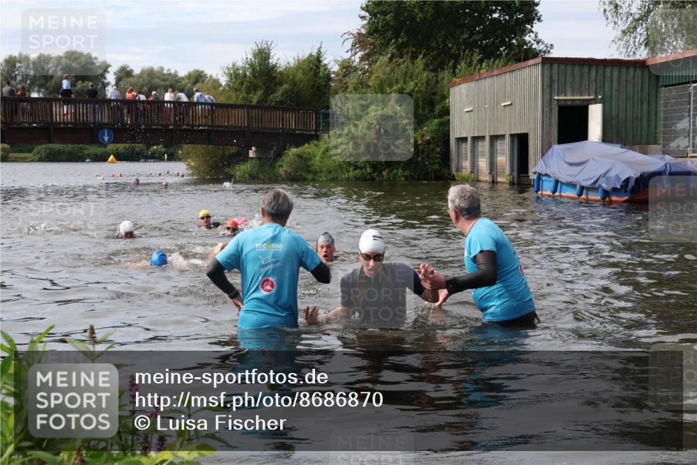 31.08.2025 - Elbe Triathlon Hamburg Luisa Fischer http://msf.ph/oto/8686870 31.08.2025 10:50:34 Schwimmen 1576, 1584, 1609 meine-sportfotos.de