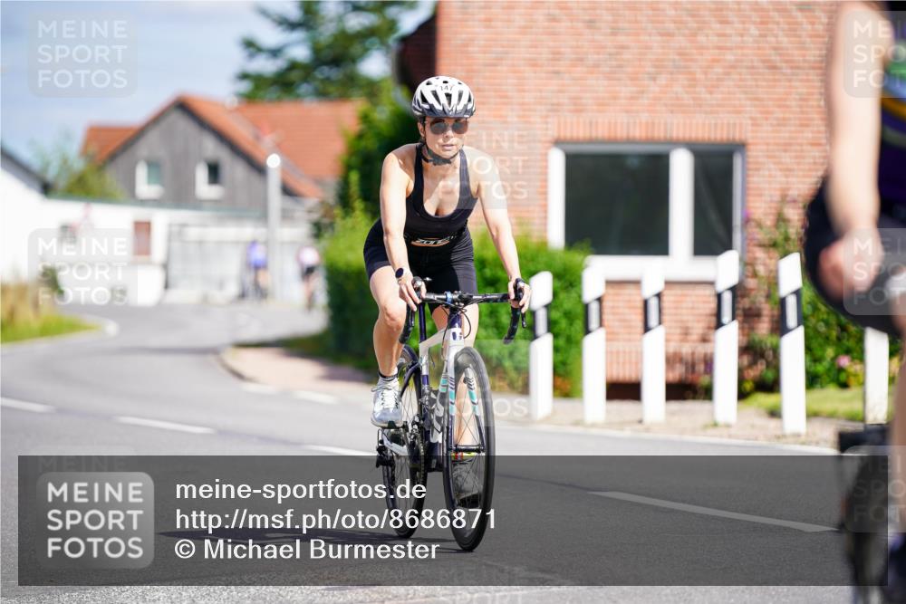 31.08.2025 - Elbe Triathlon Hamburg Michael Burmester http://msf.ph/oto/8686871 31.08.2025 14:46:08 Radfahren 143, 147 meine-sportfotos.de