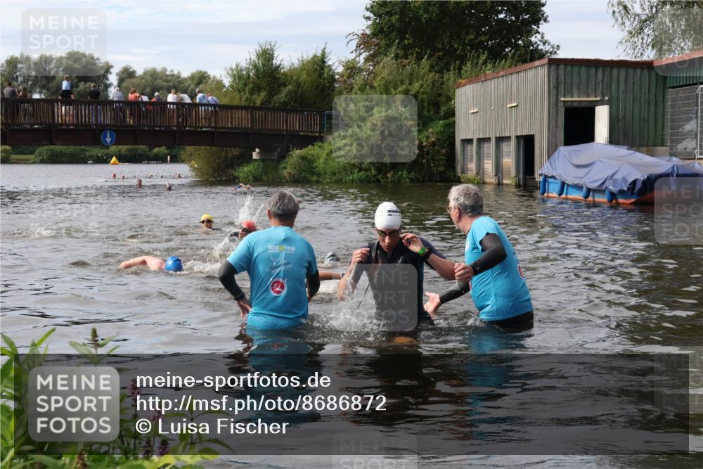 31.08.2025 - Elbe Triathlon Hamburg Luisa Fischer http://msf.ph/oto/8686872 31.08.2025 10:50:34 Schwimmen 1576, 1584, 1609 meine-sportfotos.de
