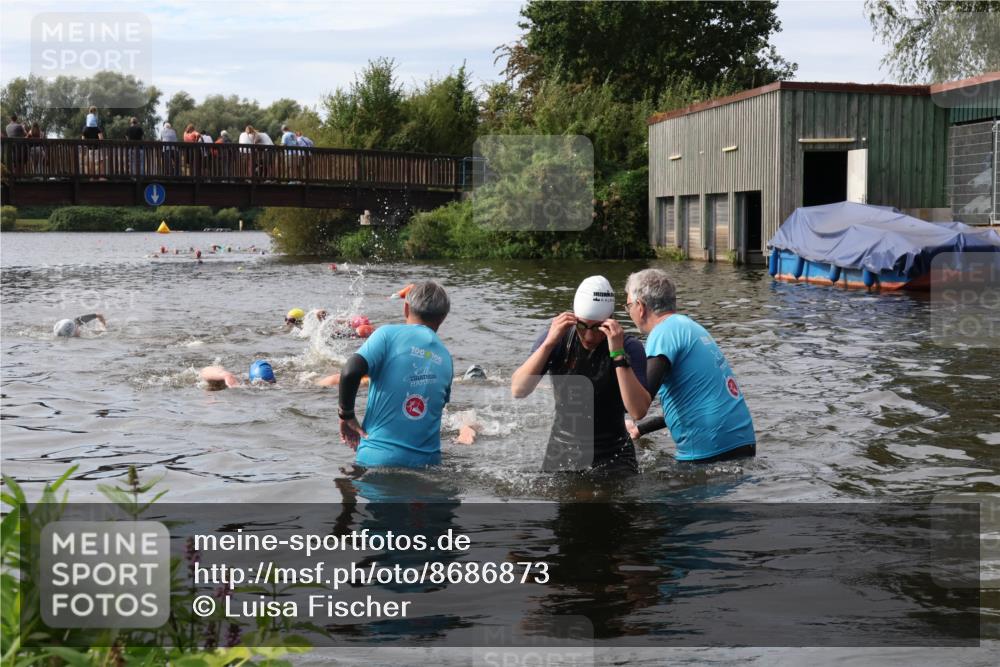 31.08.2025 - Elbe Triathlon Hamburg Luisa Fischer http://msf.ph/oto/8686873 31.08.2025 10:50:35 Schwimmen 1576, 1584, 1609 meine-sportfotos.de
