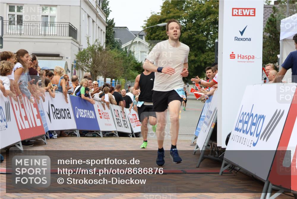 31.08.2025 - 21. Blankeneser Heldenlauf Strokosch-Dieckow http://msf.ph/oto/8686876 31.08.2025 11:59:07 Ziel 4254, 4298 meine-sportfotos.de
