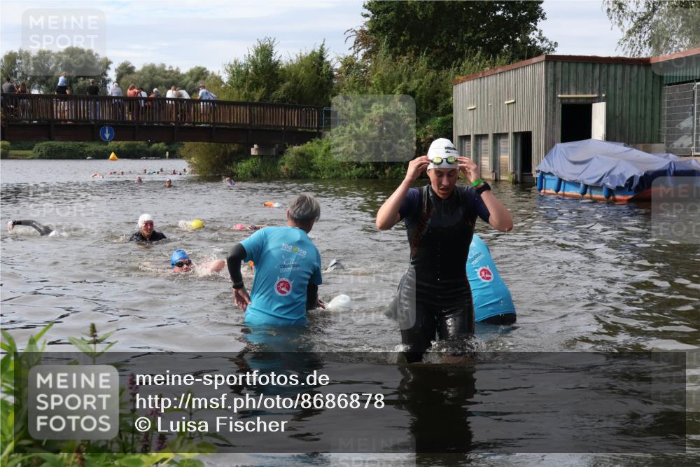 31.08.2025 - Elbe Triathlon Hamburg Luisa Fischer http://msf.ph/oto/8686878 31.08.2025 10:50:36 Schwimmen 1576, 1584, 1609 meine-sportfotos.de