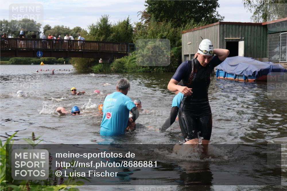 31.08.2025 - Elbe Triathlon Hamburg Luisa Fischer http://msf.ph/oto/8686881 31.08.2025 10:50:36 Schwimmen 1576, 1584, 1609 meine-sportfotos.de