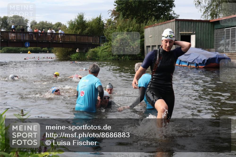 31.08.2025 - Elbe Triathlon Hamburg Luisa Fischer http://msf.ph/oto/8686883 31.08.2025 10:50:37 Schwimmen 1549, 1576, 1584, 1609 meine-sportfotos.de