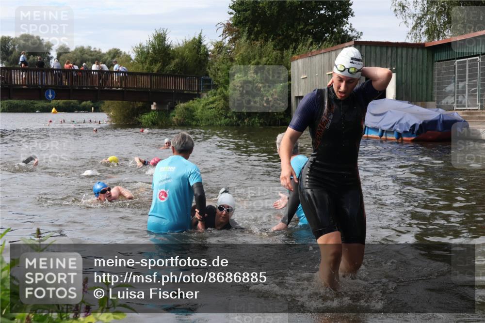 31.08.2025 - Elbe Triathlon Hamburg Luisa Fischer http://msf.ph/oto/8686885 31.08.2025 10:50:37 Schwimmen 1549, 1576, 1584, 1609 meine-sportfotos.de