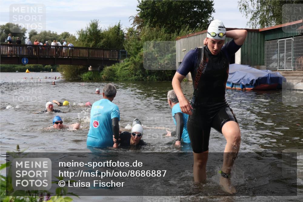 31.08.2025 - Elbe Triathlon Hamburg Luisa Fischer http://msf.ph/oto/8686887 31.08.2025 10:50:37 Schwimmen 1549, 1576, 1584, 1609 meine-sportfotos.de