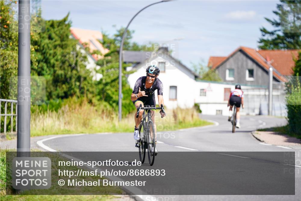 31.08.2025 - Elbe Triathlon Hamburg Michael Burmester http://msf.ph/oto/8686893 31.08.2025 14:46:37 Radfahren 129, 157 meine-sportfotos.de
