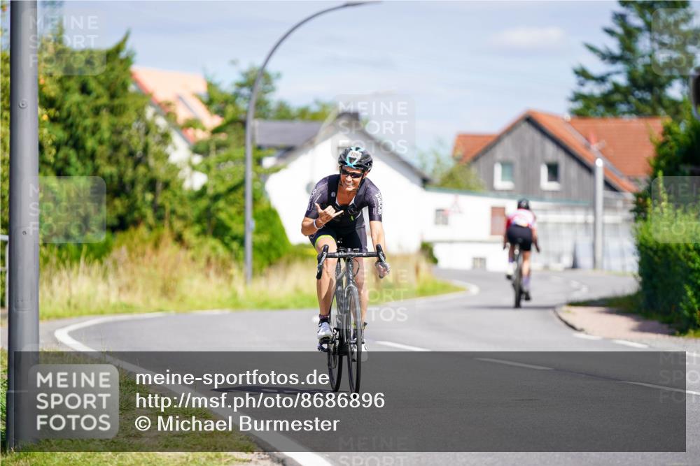 31.08.2025 - Elbe Triathlon Hamburg Michael Burmester http://msf.ph/oto/8686896 31.08.2025 14:46:37 Radfahren 129, 157 meine-sportfotos.de