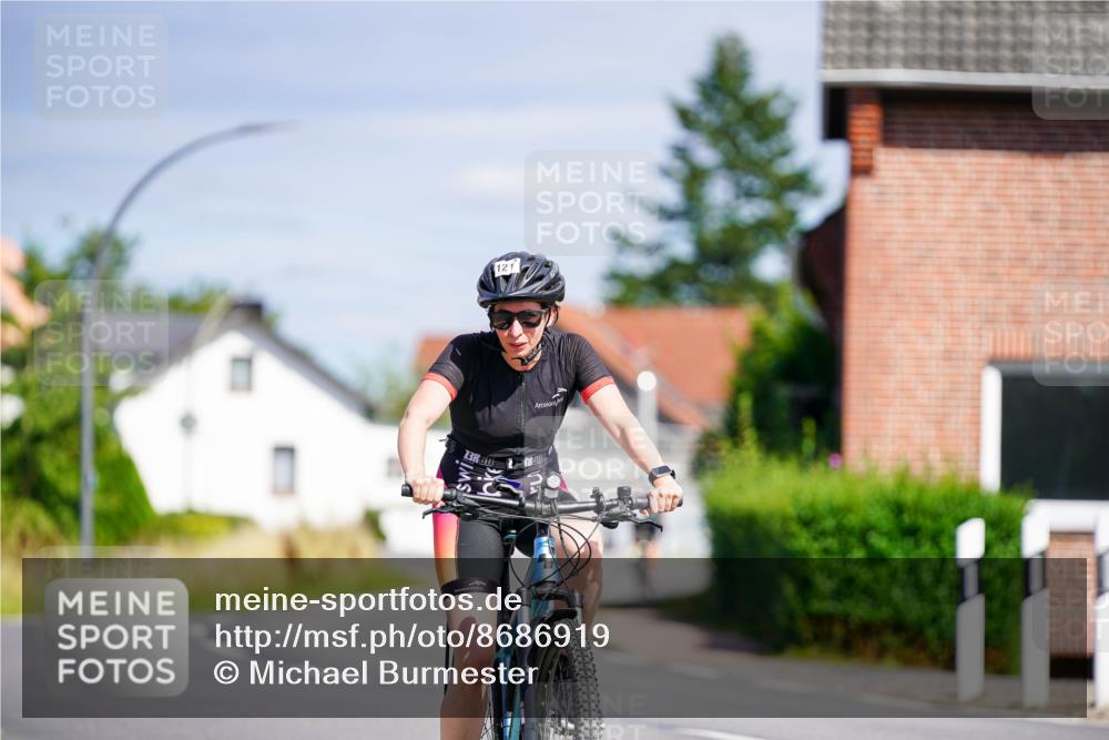 31.08.2025 - Elbe Triathlon Hamburg Michael Burmester http://msf.ph/oto/8686919 31.08.2025 14:47:00 Radfahren 121 meine-sportfotos.de