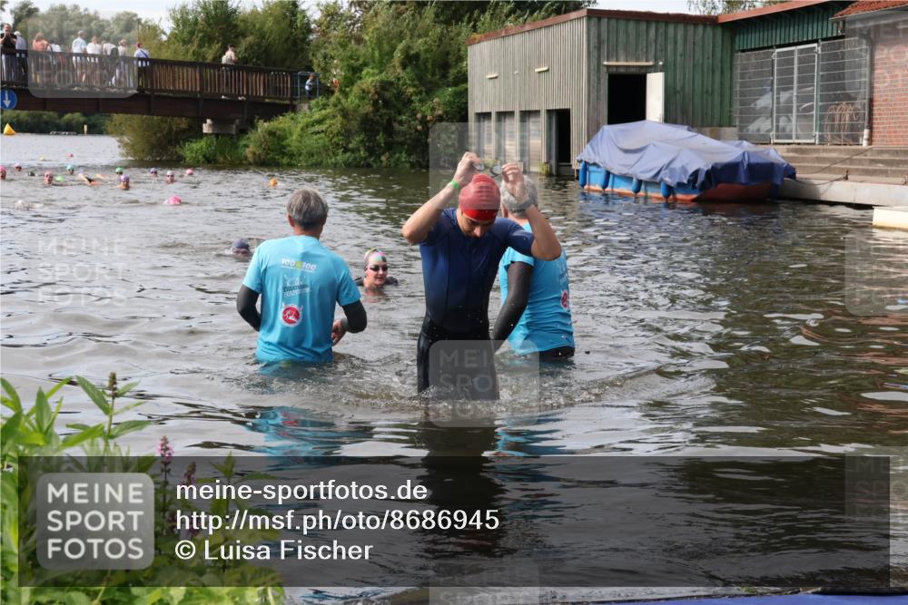 31.08.2025 - Elbe Triathlon Hamburg Luisa Fischer http://msf.ph/oto/8686945 31.08.2025 10:51:21 Schwimmen 1592 meine-sportfotos.de