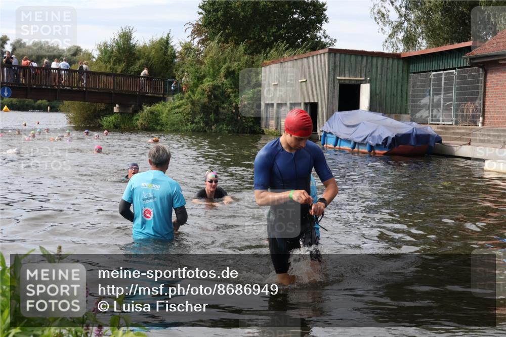 31.08.2025 - Elbe Triathlon Hamburg Luisa Fischer http://msf.ph/oto/8686949 31.08.2025 10:51:22 Schwimmen 1556, 1592 meine-sportfotos.de