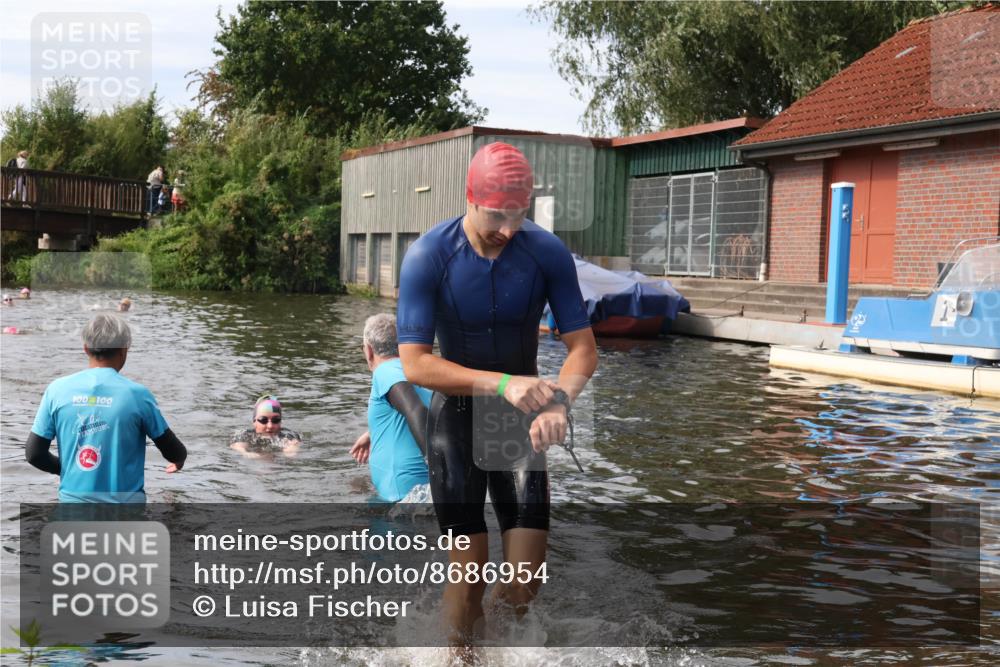 31.08.2025 - Elbe Triathlon Hamburg Luisa Fischer http://msf.ph/oto/8686954 31.08.2025 10:51:23 Schwimmen 1556, 1592 meine-sportfotos.de