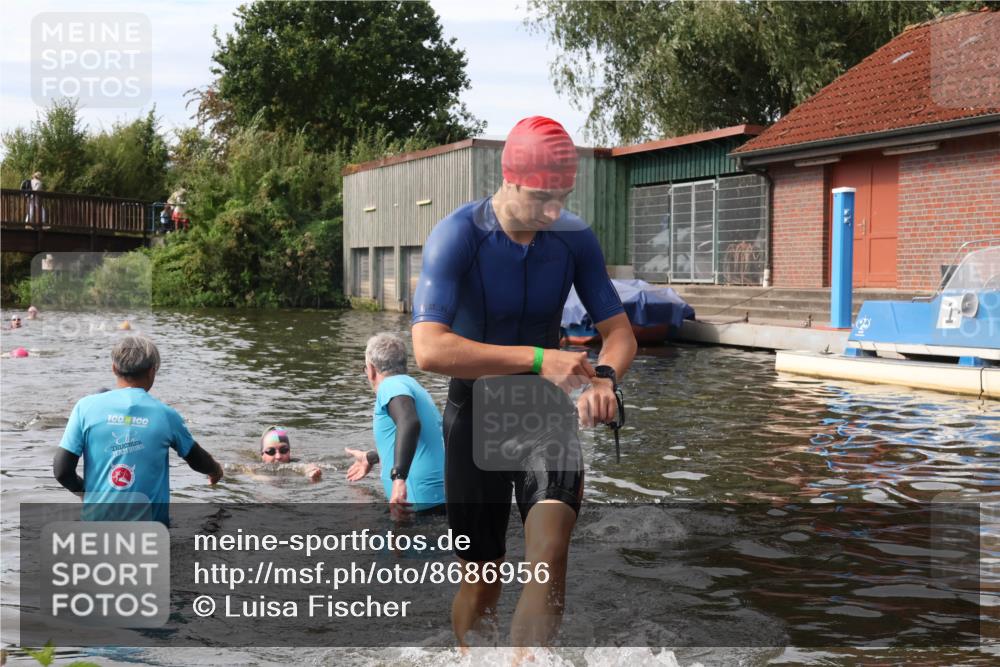 31.08.2025 - Elbe Triathlon Hamburg Luisa Fischer http://msf.ph/oto/8686956 31.08.2025 10:51:23 Schwimmen 1556, 1592 meine-sportfotos.de