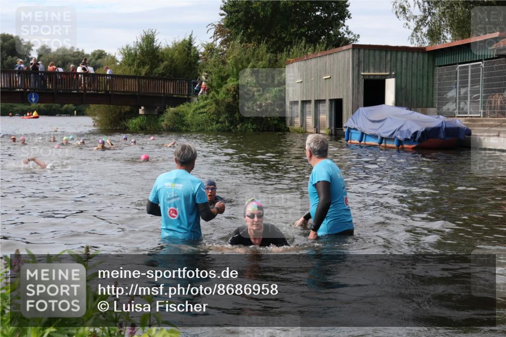 31.08.2025 - Elbe Triathlon Hamburg Luisa Fischer http://msf.ph/oto/8686958 31.08.2025 10:51:27 Schwimmen 1531, 1556, 1592 meine-sportfotos.de