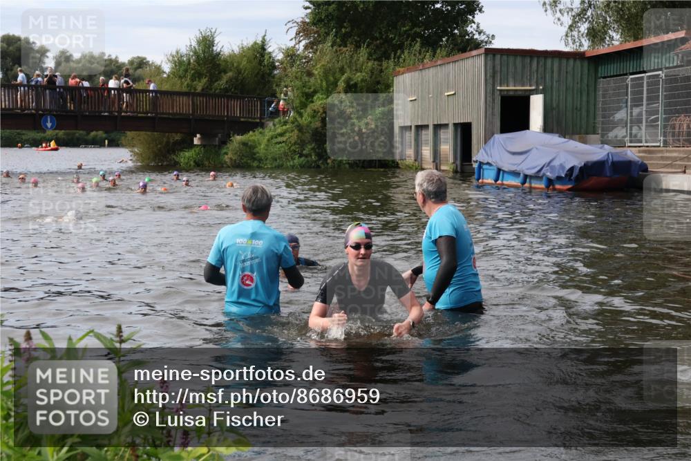 31.08.2025 - Elbe Triathlon Hamburg Luisa Fischer http://msf.ph/oto/8686959 31.08.2025 10:51:27 Schwimmen 1531, 1556, 1592 meine-sportfotos.de