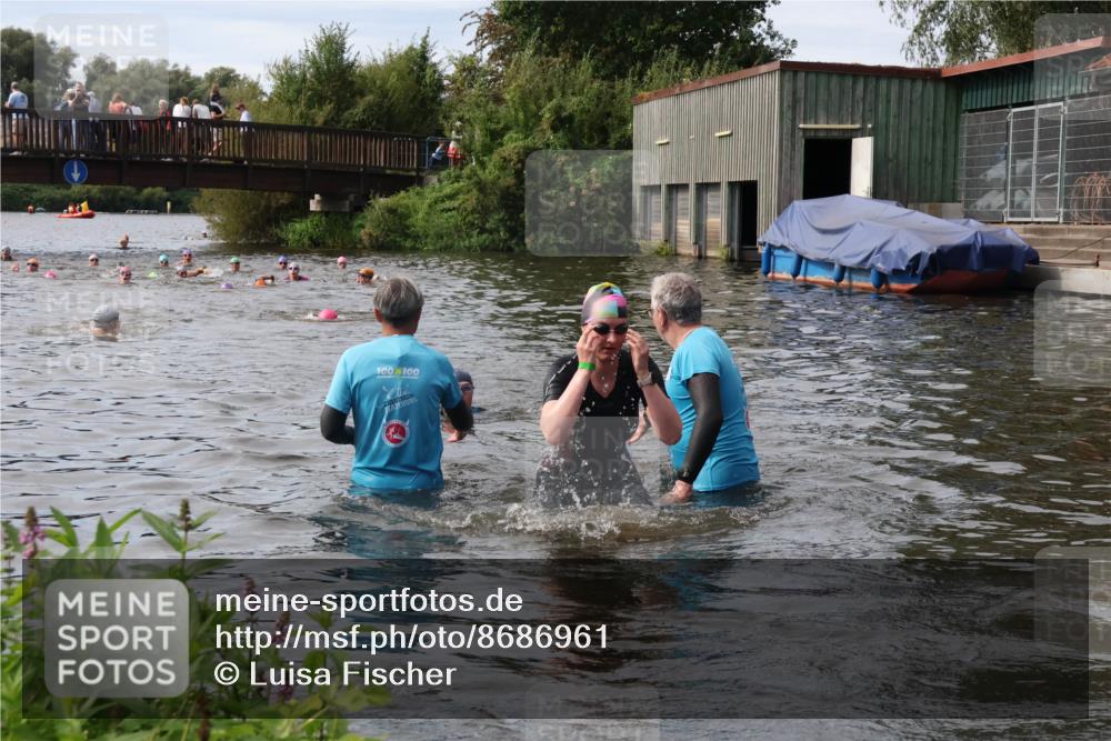 31.08.2025 - Elbe Triathlon Hamburg Luisa Fischer http://msf.ph/oto/8686961 31.08.2025 10:51:28 Schwimmen 1531, 1556, 1592 meine-sportfotos.de