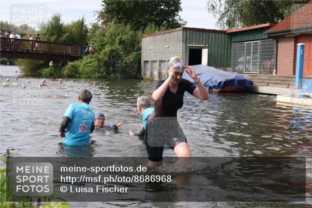 31.08.2025 - Elbe Triathlon Hamburg Luisa Fischer http://msf.ph/oto/8686968 31.08.2025 10:51:29 Schwimmen 1531, 1556 meine-sportfotos.de