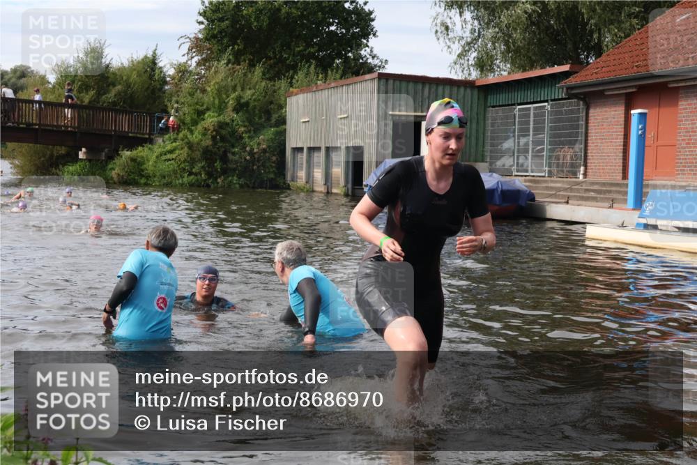 31.08.2025 - Elbe Triathlon Hamburg Luisa Fischer http://msf.ph/oto/8686970 31.08.2025 10:51:30 Schwimmen 1531, 1556 meine-sportfotos.de