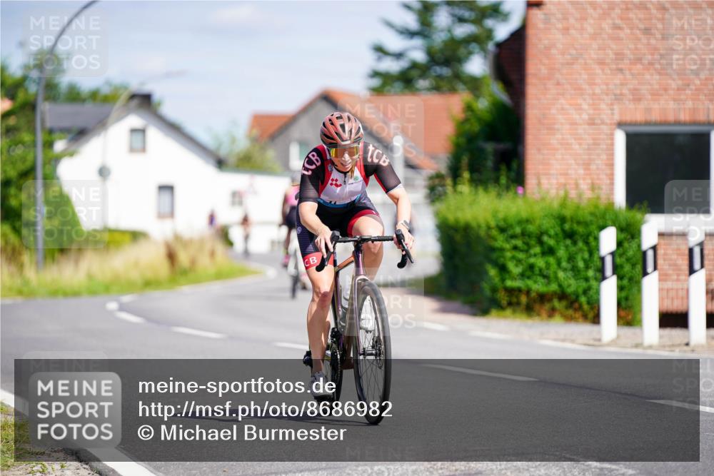 31.08.2025 - Elbe Triathlon Hamburg Michael Burmester http://msf.ph/oto/8686982 31.08.2025 14:48:22 Radfahren 141, 144 meine-sportfotos.de