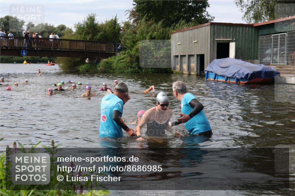 31.08.2025 - Elbe Triathlon Hamburg Luisa Fischer http://msf.ph/oto/8686985 31.08.2025 10:51:43 Schwimmen 1553, 1618 meine-sportfotos.de